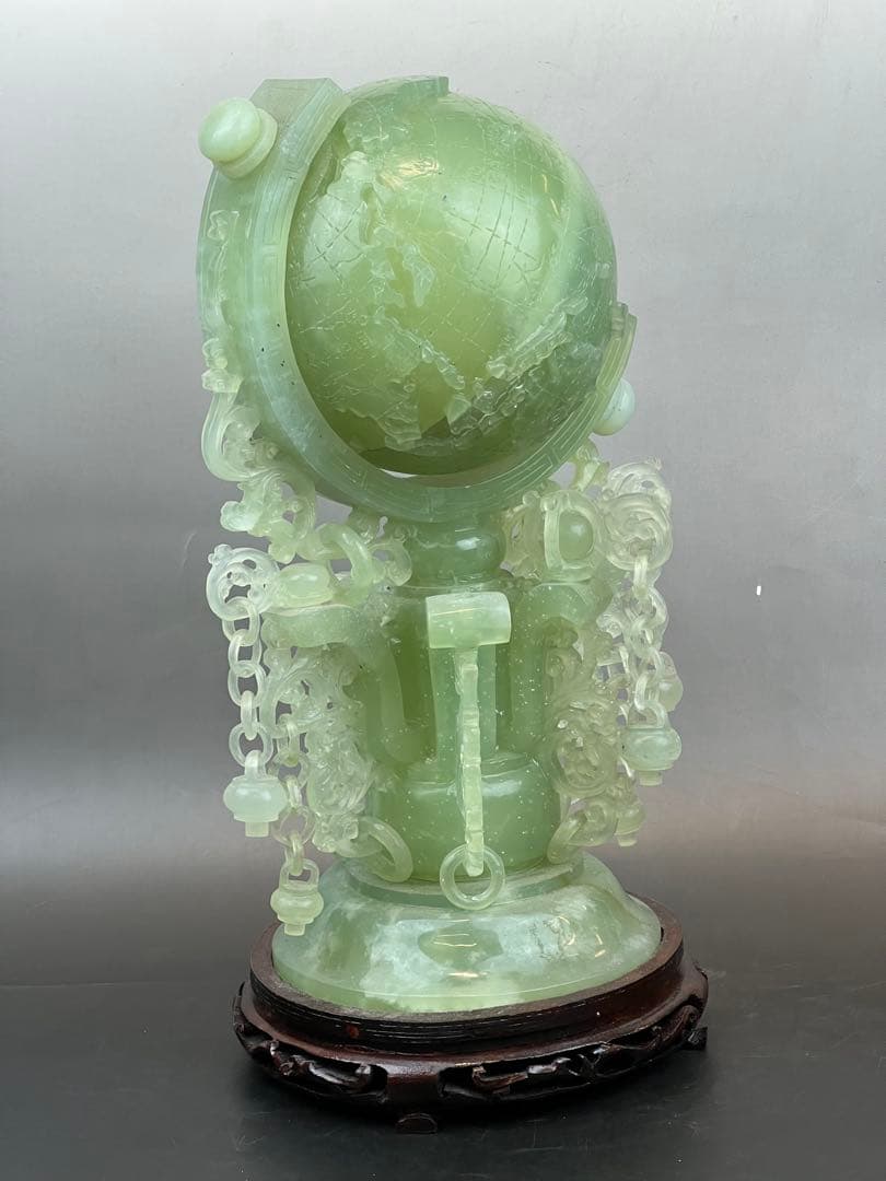 美品　翡翠地球儀　高さ39cm 重さ 5500g 置物　送料込み￼