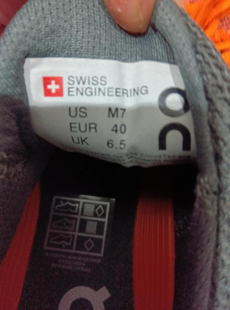 ウォーキング・ランニングウェア on CLOUD TEC