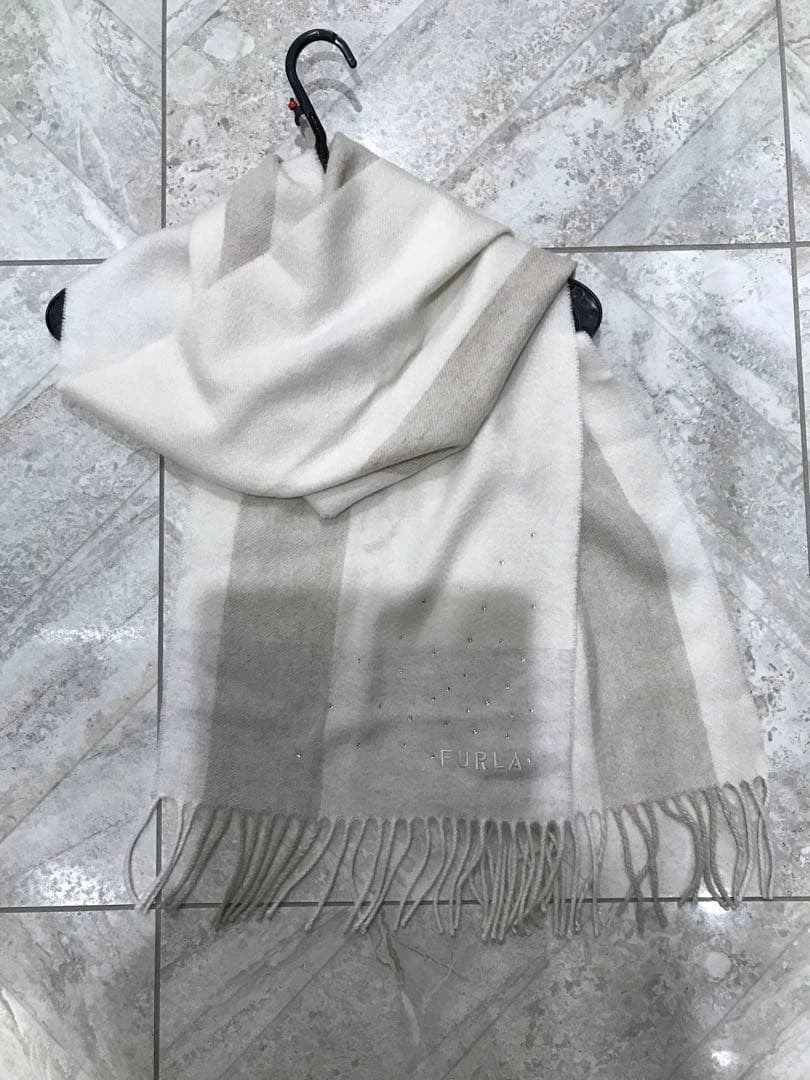 【新品】FURLA 洗えるカシミヤ ラメ入りマフラー ホワイト×グレージュ
