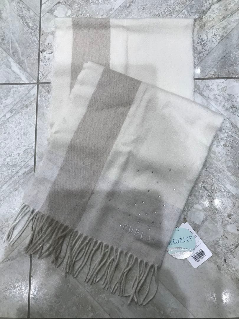 【新品】FURLA 洗えるカシミヤ ラメ入りマフラー ホワイト×グレージュ