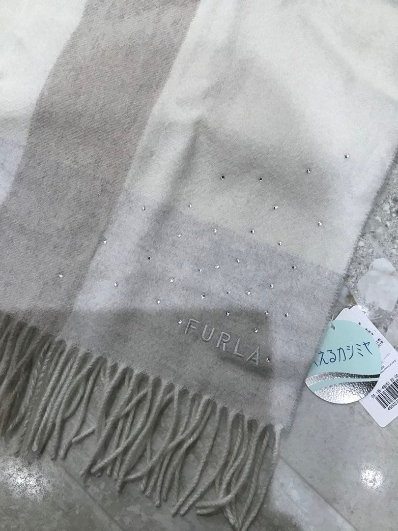 【新品】FURLA 洗えるカシミヤ ラメ入りマフラー ホワイト×グレージュ