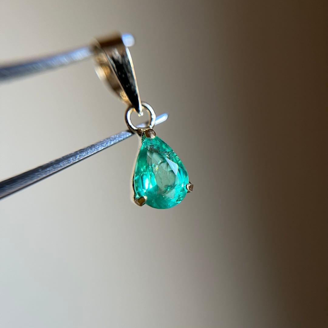 K18 天然石エメラルド ペンダントトップ　18金イエローゴールド　PEAR