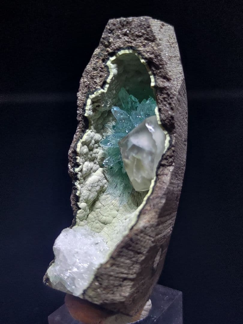 アポフィライト 魚眼石 鉱石 鉱物 ミネラル 標本 原石 母岩付き