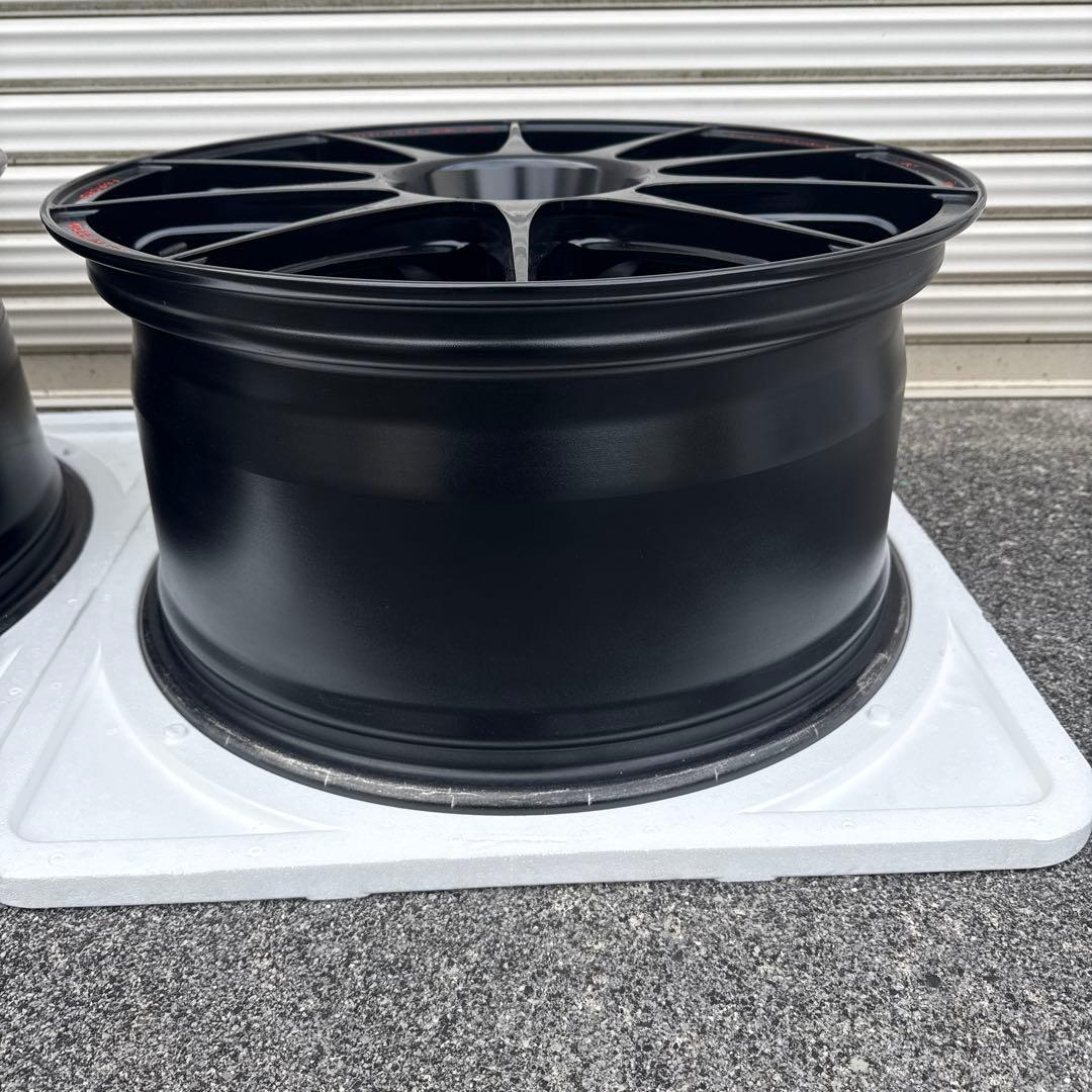 OZ Racing スーパーフォージアータ マットブラック20インチ　2本