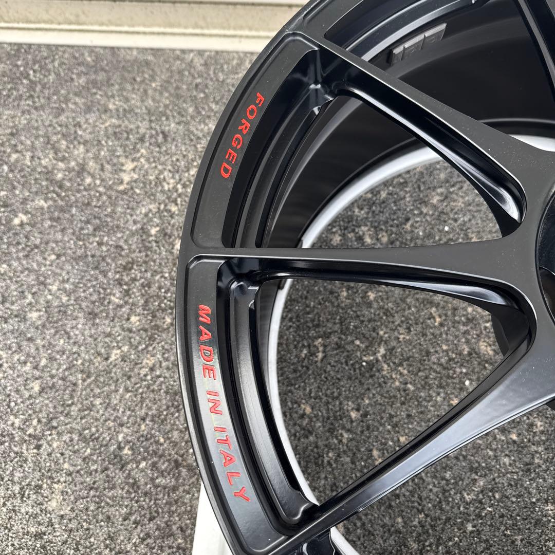 OZ Racing スーパーフォージアータ マットブラック20インチ　2本