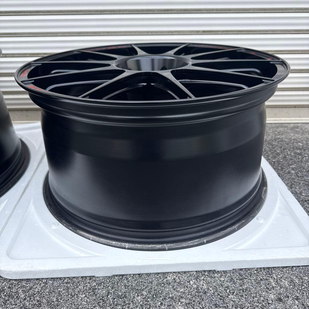 OZ Racing スーパーフォージアータ マットブラック20インチ　2本