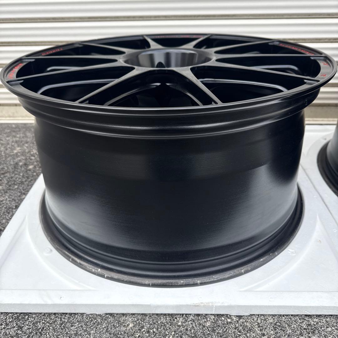 OZ Racing スーパーフォージアータ マットブラック20インチ　2本