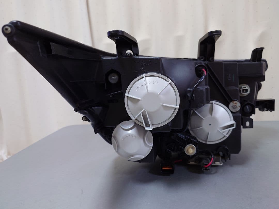 デリカD5 純正ヘッドライト　左のみ　美品　早い者勝ち❕️