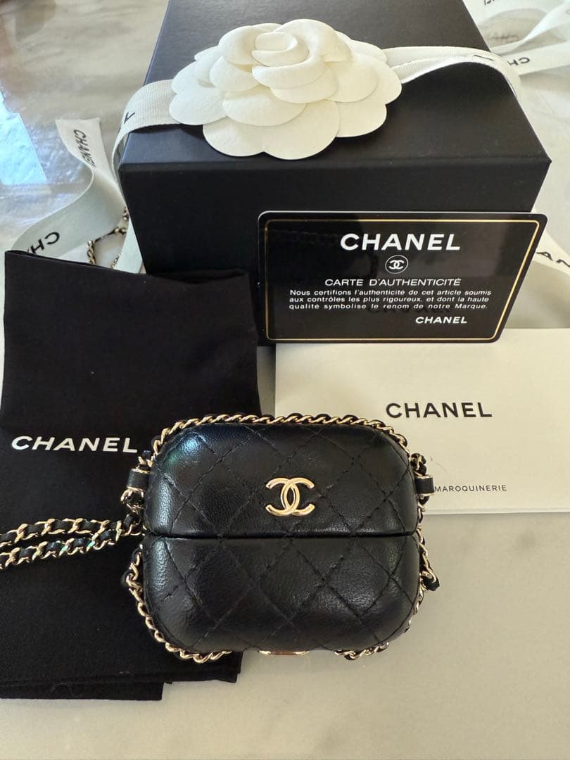 CHANEL ブラックレザー AirPodsProケース