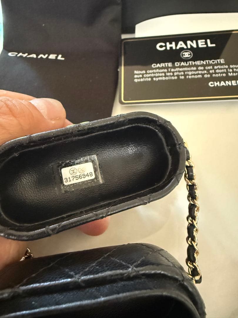 CHANEL ブラックレザー AirPodsProケース