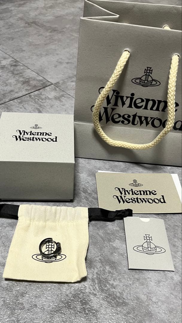 B*Y様 Vivienne Westwood MAN BOBBY シングルフープ