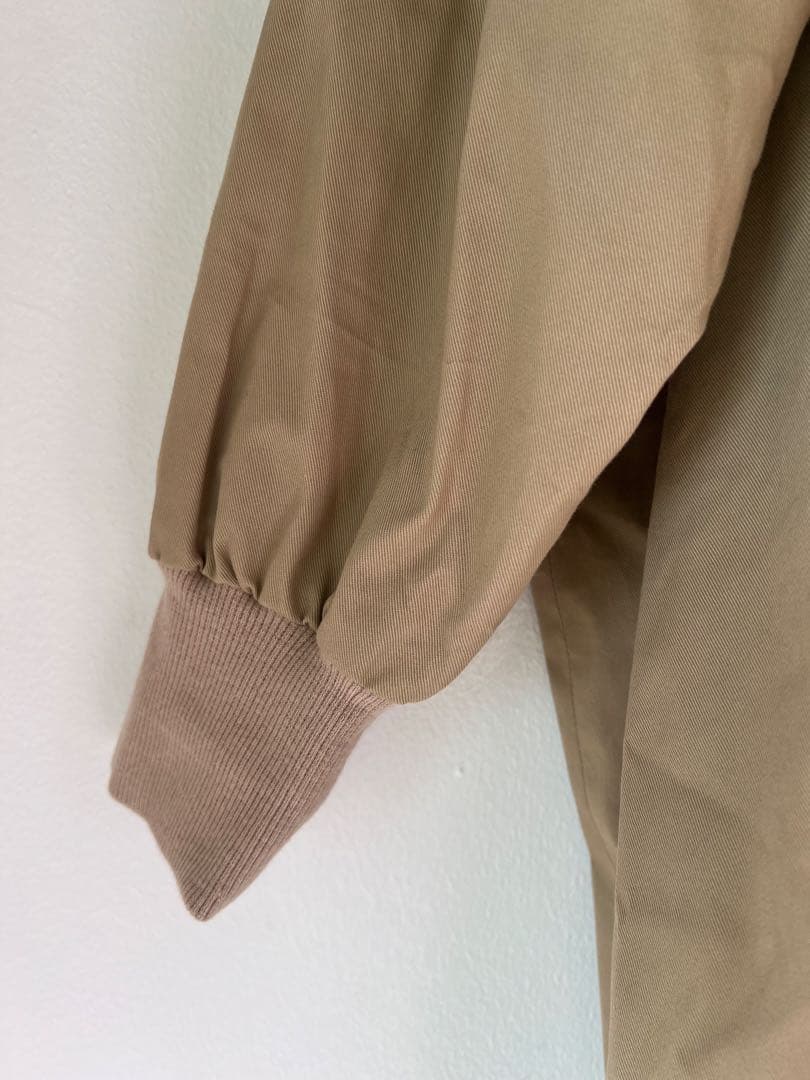 ぷ*ん様 コンジェ ペイエ アデュー トリステス　ベージュ ロングコート　ライナ