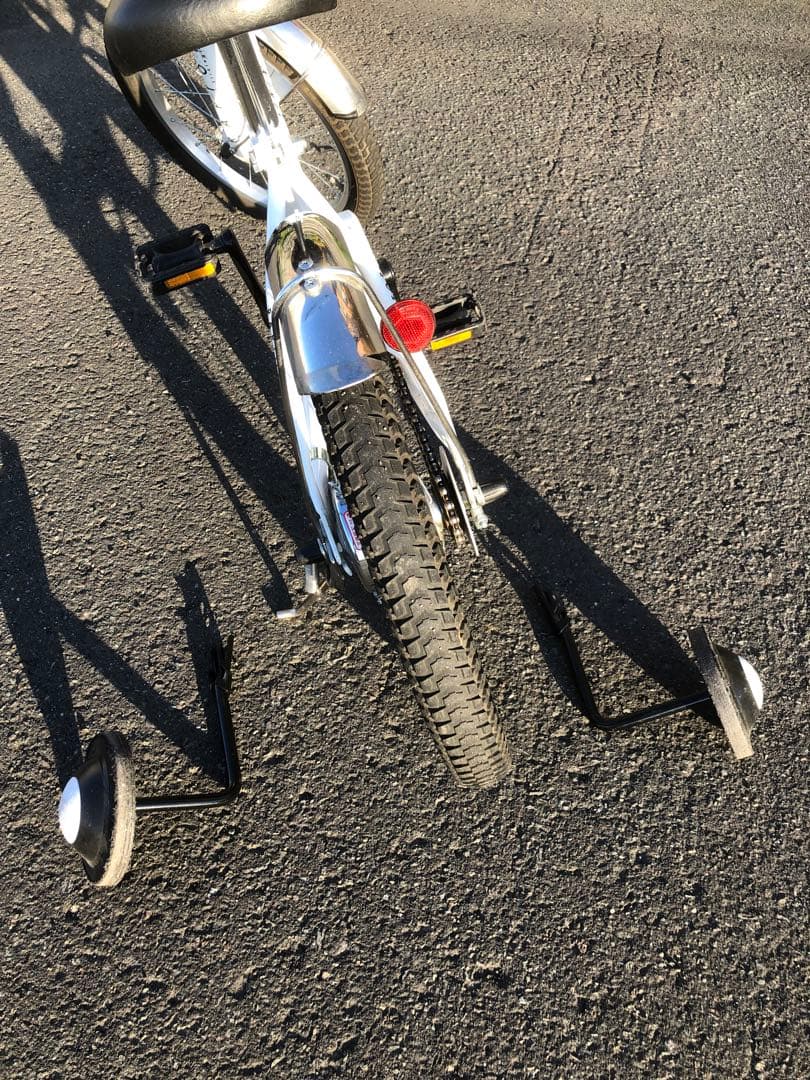 札幌　１８インチ　子供用自転車　補助輪付き