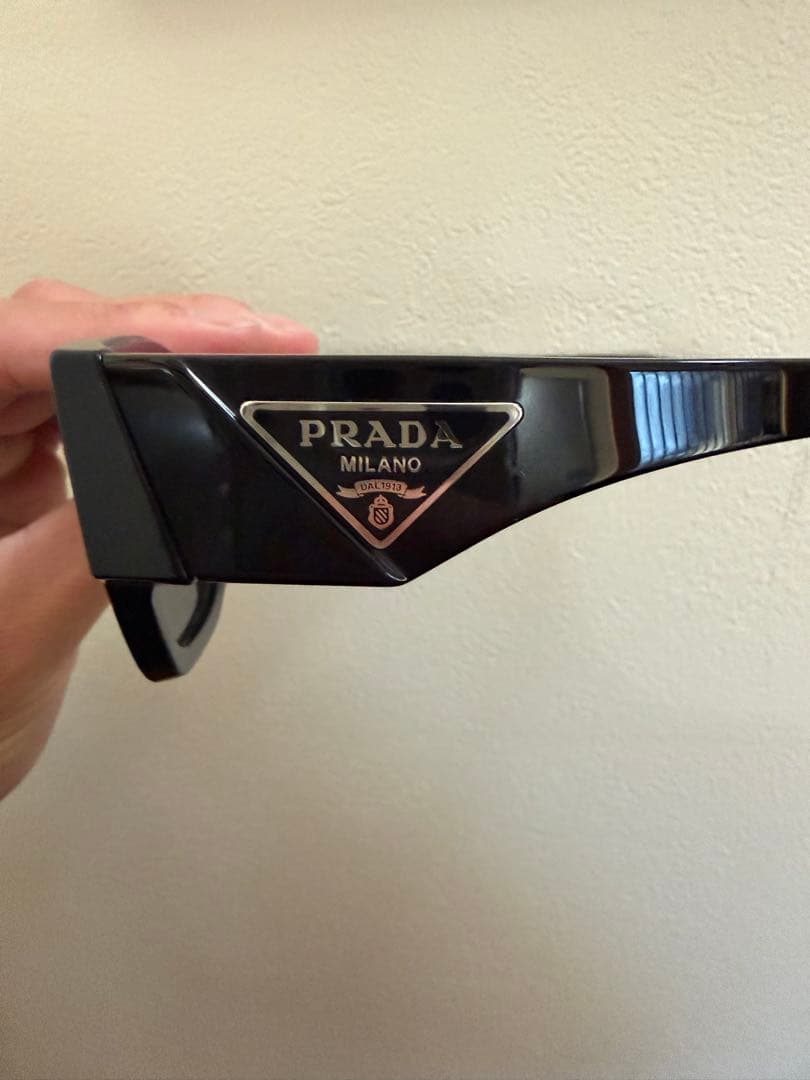 PRADA ブラックサングラス ケース付き
