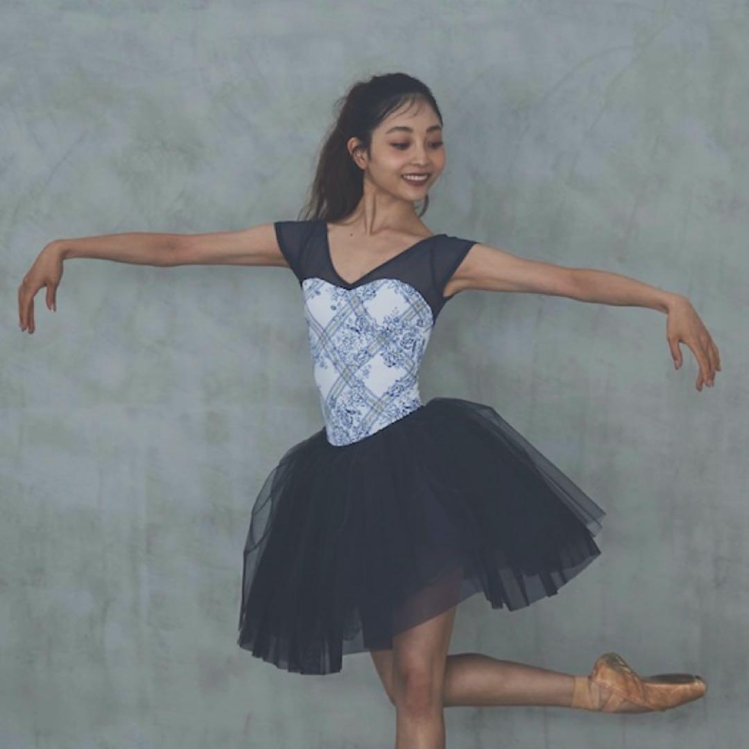 新品 stina スティナ 超人気 レオタード M 完売品