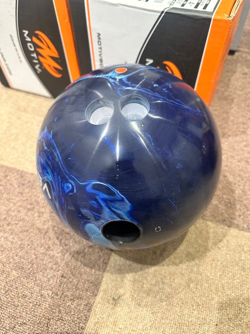 モーティブ　ブルーコーラルベノム　15ポンド　ボウリングボール
