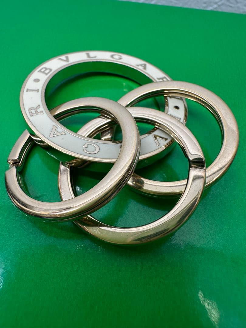 BVLGARI リング型キーホルダー　ホワイト