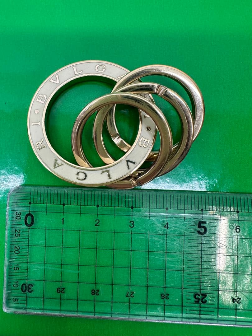 BVLGARI リング型キーホルダー　ホワイト