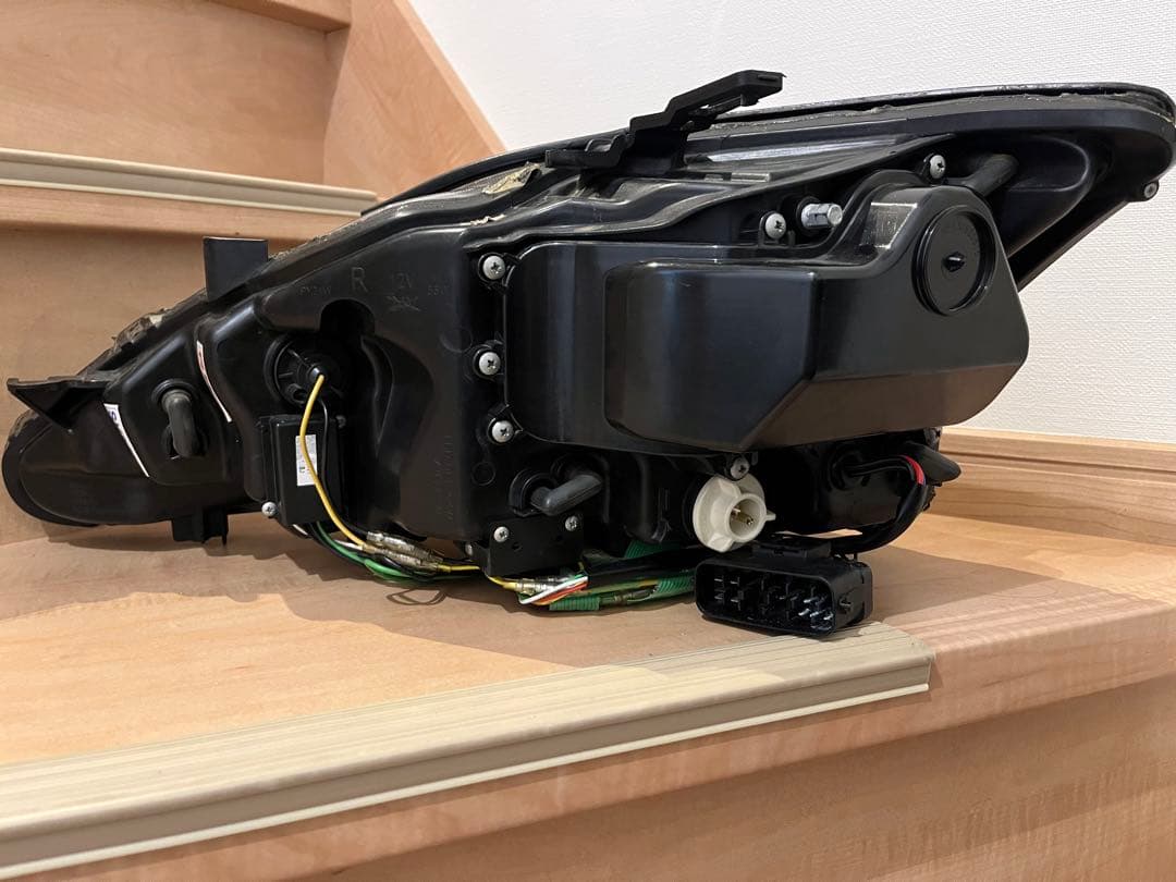 レクサス IS ライト GSE20 GSE21 左右一台分 社外品 中古