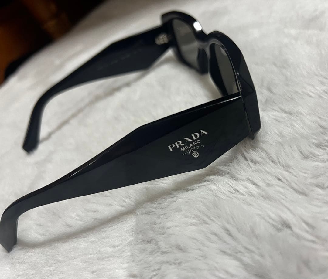 PRADA ブラック スクエアサングラス ミラーリング