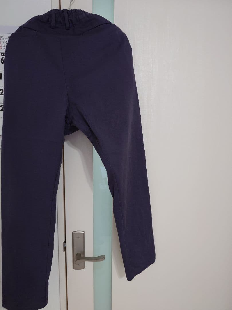 究極のグレーパンツ