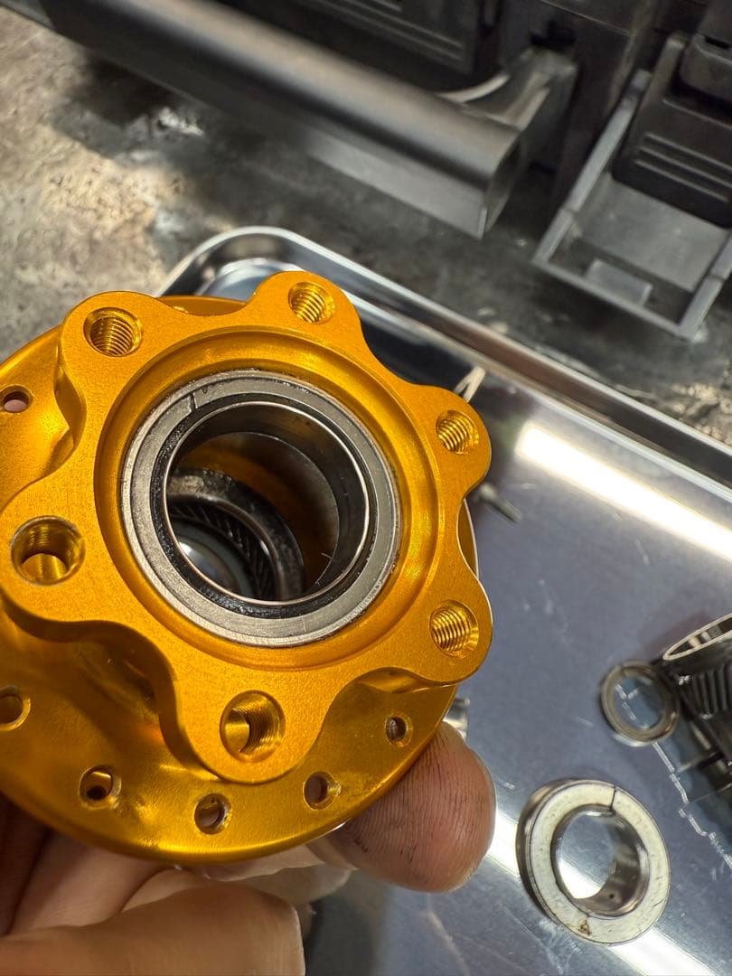 CHRIS KING ゴールドハブセット 100×142ミリ