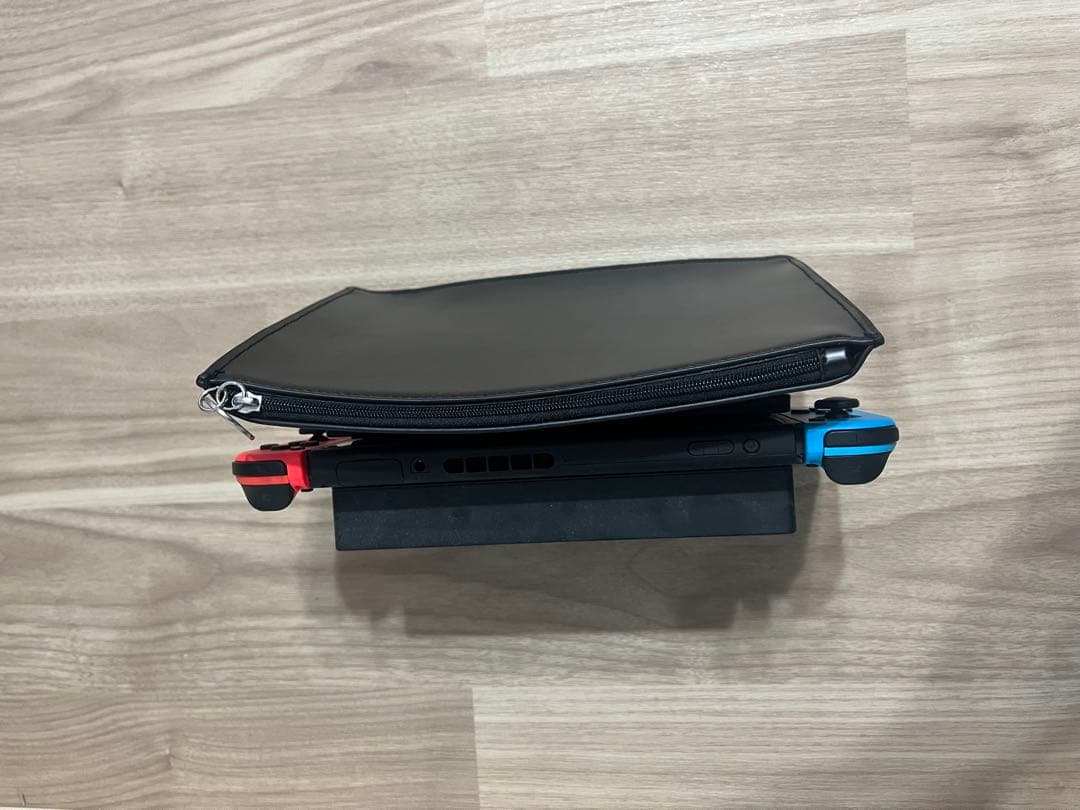 【美品】 新品未使用 GIVENCYクラッチバッグ ポーチブラック 黒