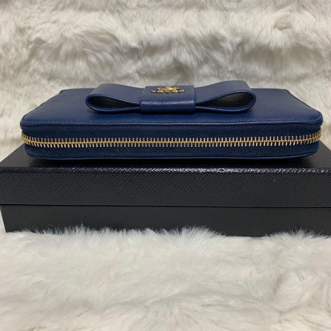 美品　PRADA 長財布　サフィアーノ　リボン　ラウンドジップ　ネイビー
