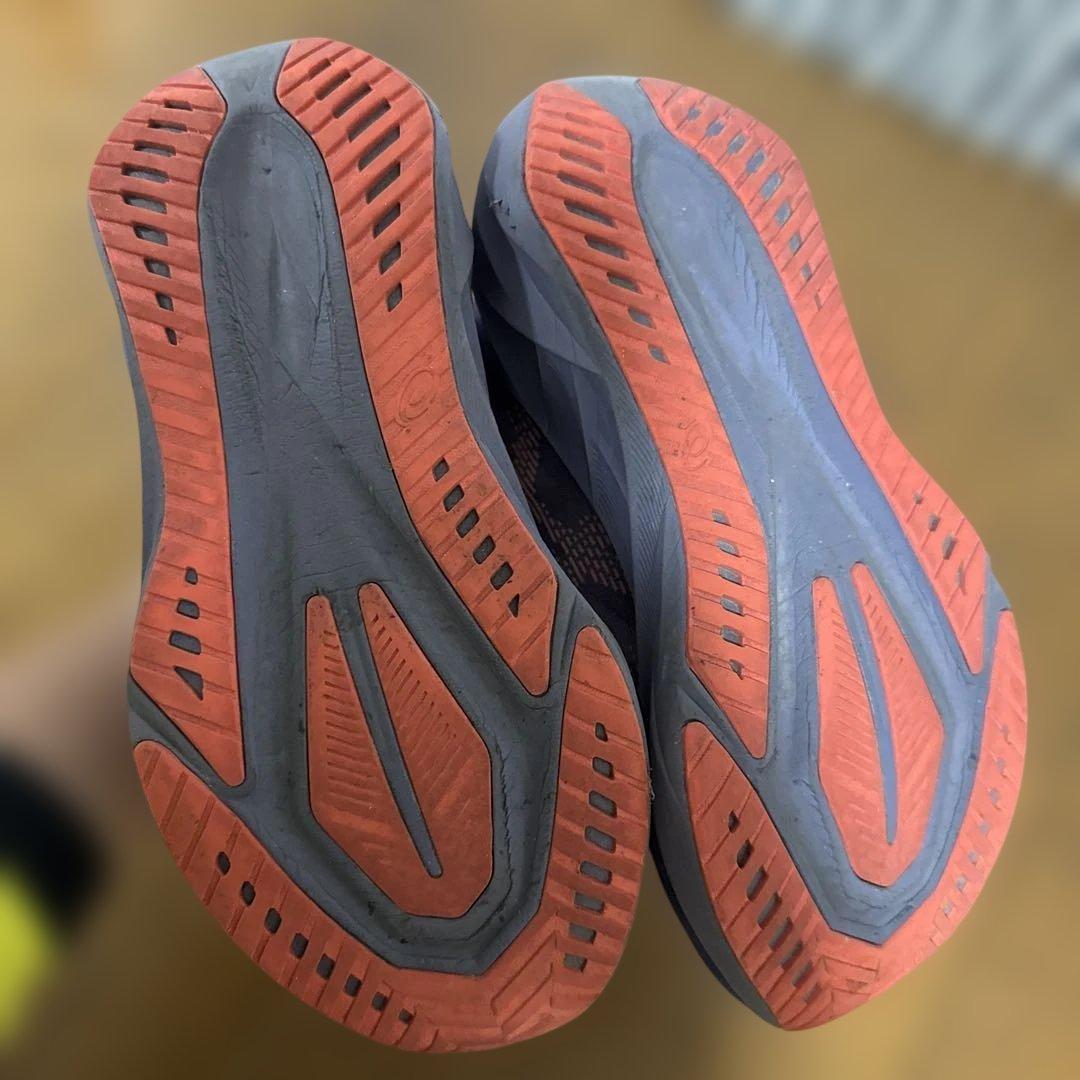 アシックス　ノヴァブラスト5　23.5センチ