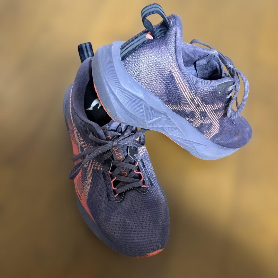 アシックス　ノヴァブラスト5　23.5センチ