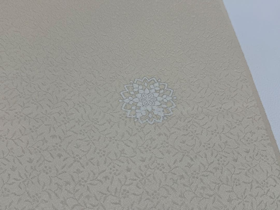 y*i様 日本の絹　丹後ちりめん　小紋　飛び柄　新品　反物　ベージュ　着物　羽織