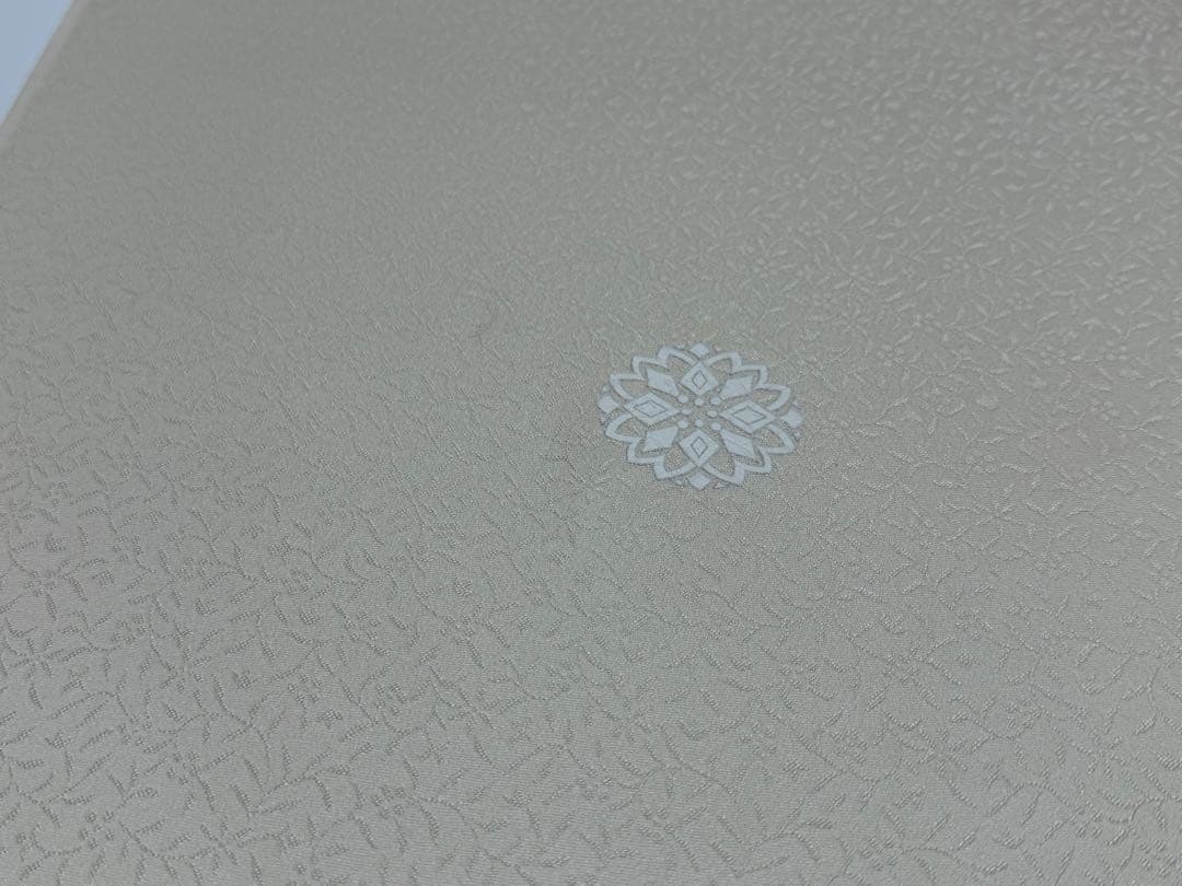 y*i様 日本の絹　丹後ちりめん　小紋　飛び柄　新品　反物　ベージュ　着物　羽織