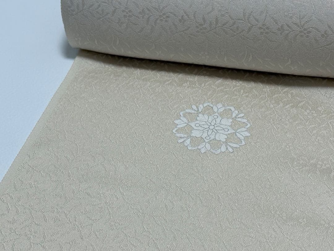 y*i様 日本の絹　丹後ちりめん　小紋　飛び柄　新品　反物　ベージュ　着物　羽織