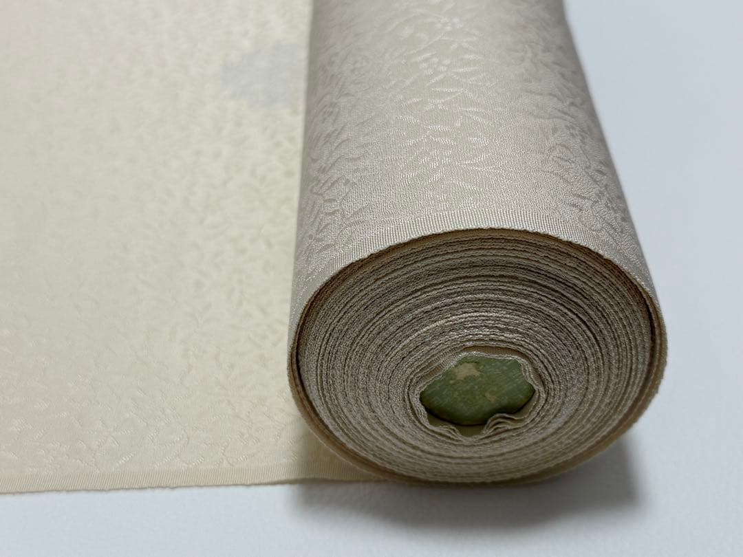 y*i様 日本の絹　丹後ちりめん　小紋　飛び柄　新品　反物　ベージュ　着物　羽織