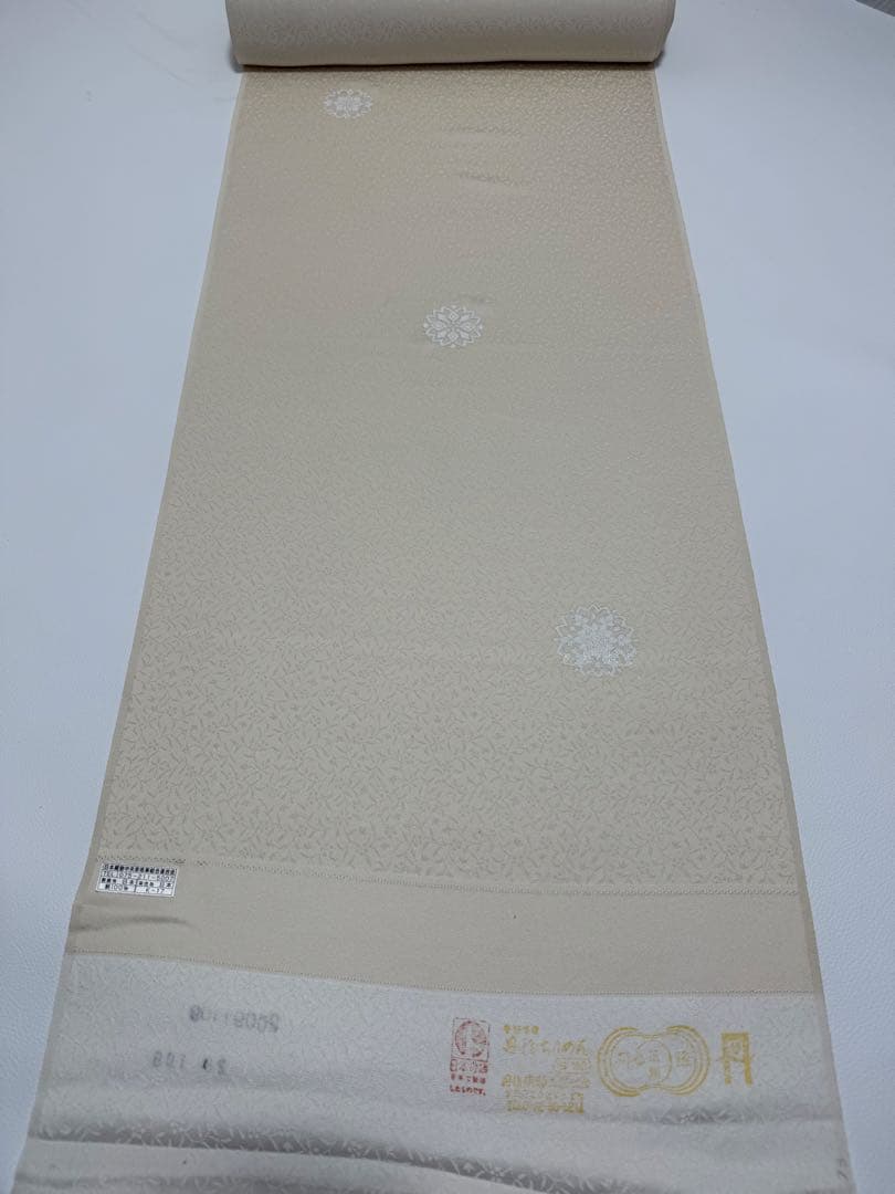 y*i様 日本の絹　丹後ちりめん　小紋　飛び柄　新品　反物　ベージュ　着物　羽織