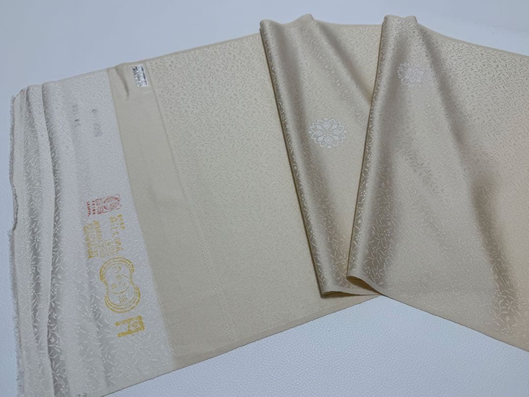 y*i様 日本の絹　丹後ちりめん　小紋　飛び柄　新品　反物　ベージュ　着物　羽織
