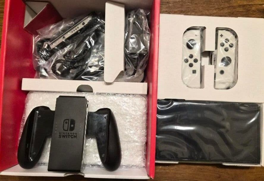 Nintendo Switch (OLEDモデル) + ゲームソフト4本