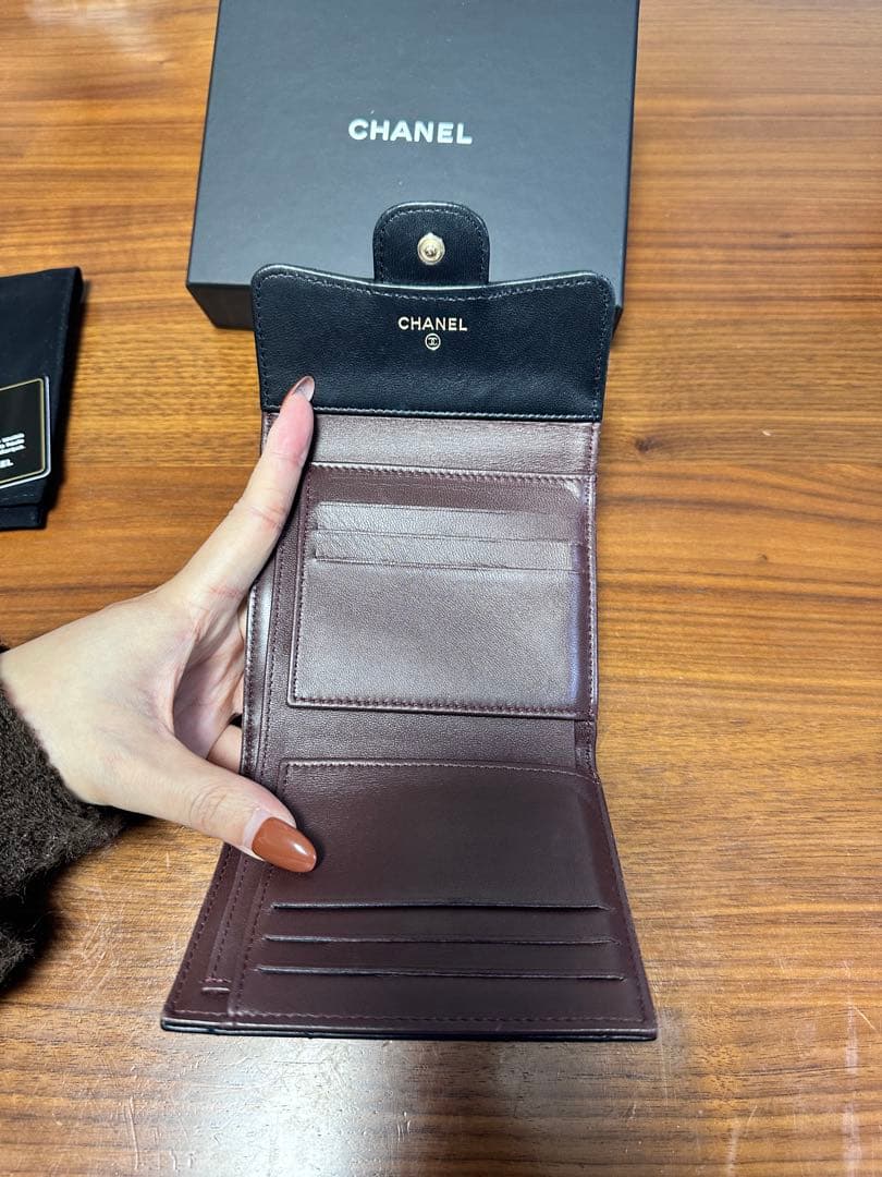 CHANEL ブラック キルティング 三つ折り財布