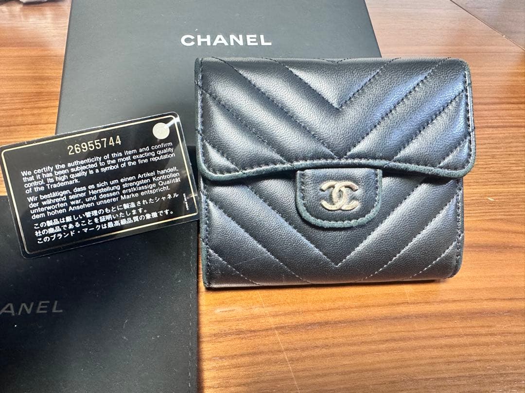 CHANEL ブラック キルティング 三つ折り財布