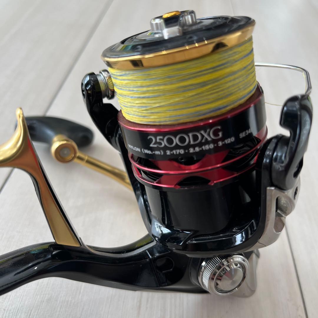 2500DXG スピニングリール ブラック/ゴールド