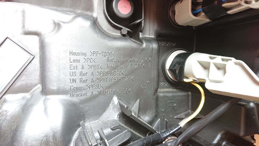 スバル クロストレック GUE 右ヘッドライト