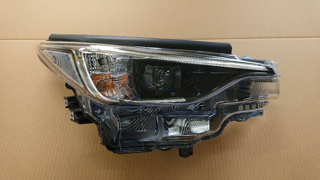 スバル クロストレック GUE 右ヘッドライト