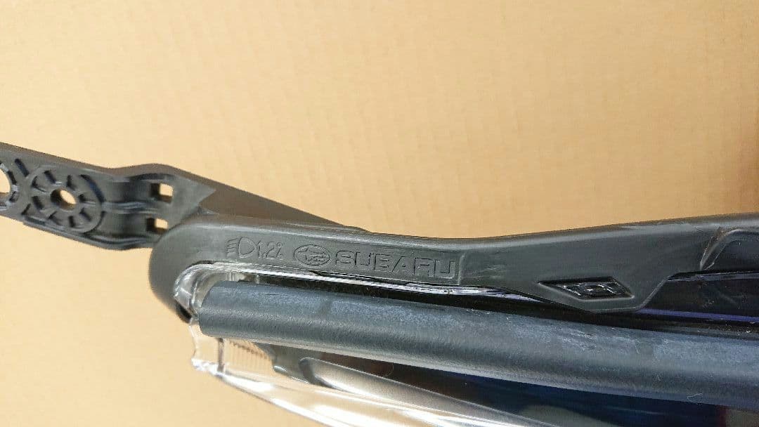 スバル クロストレック GUE 右ヘッドライト
