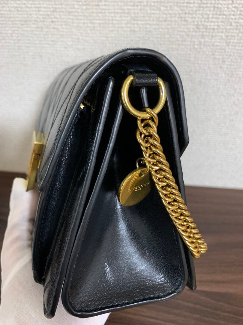 【miiii】GIVENCHY ジバンシィ GV3ショルダーバッグ