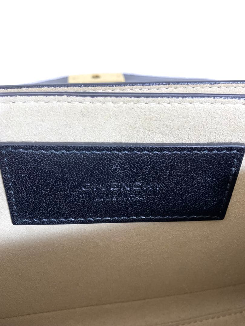 【miiii】GIVENCHY ジバンシィ GV3ショルダーバッグ