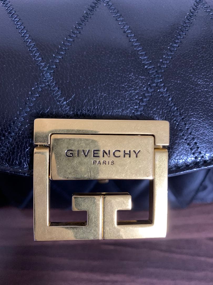 【miiii】GIVENCHY ジバンシィ GV3ショルダーバッグ