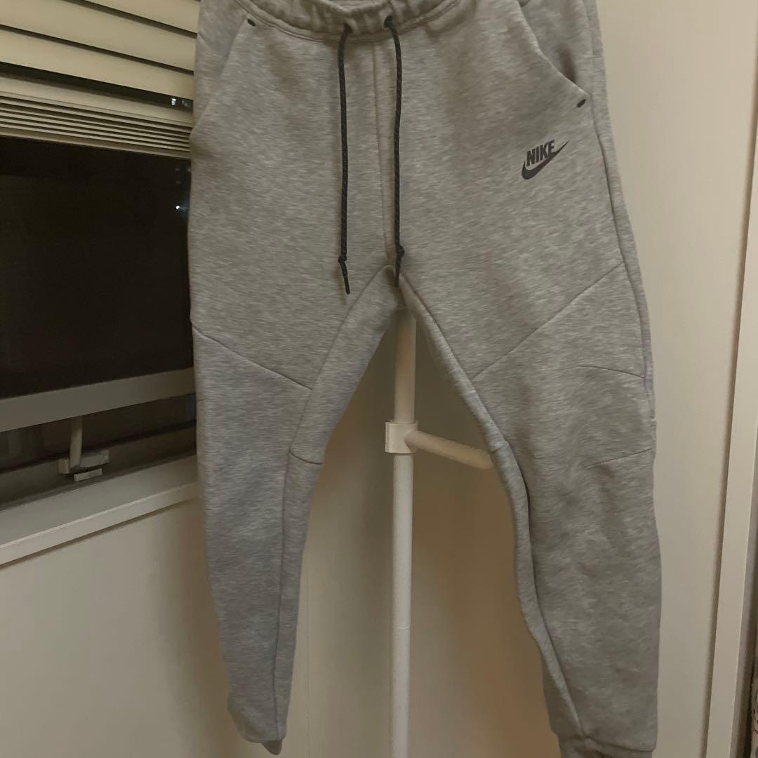 もけけのママNike テックフリースグレー　Sサイズ