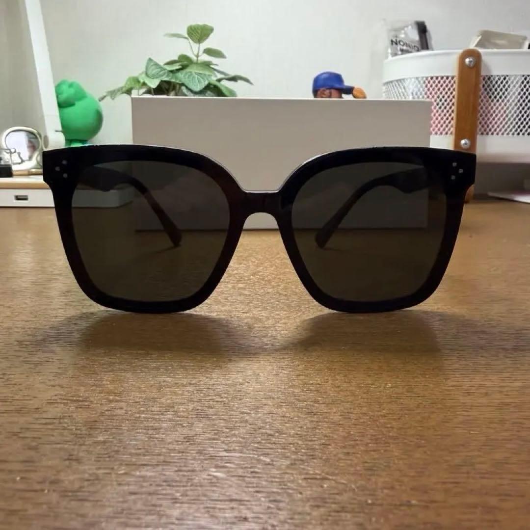 GENTLE MONSTER HER-01 ブラックサングラス(レギュラー)