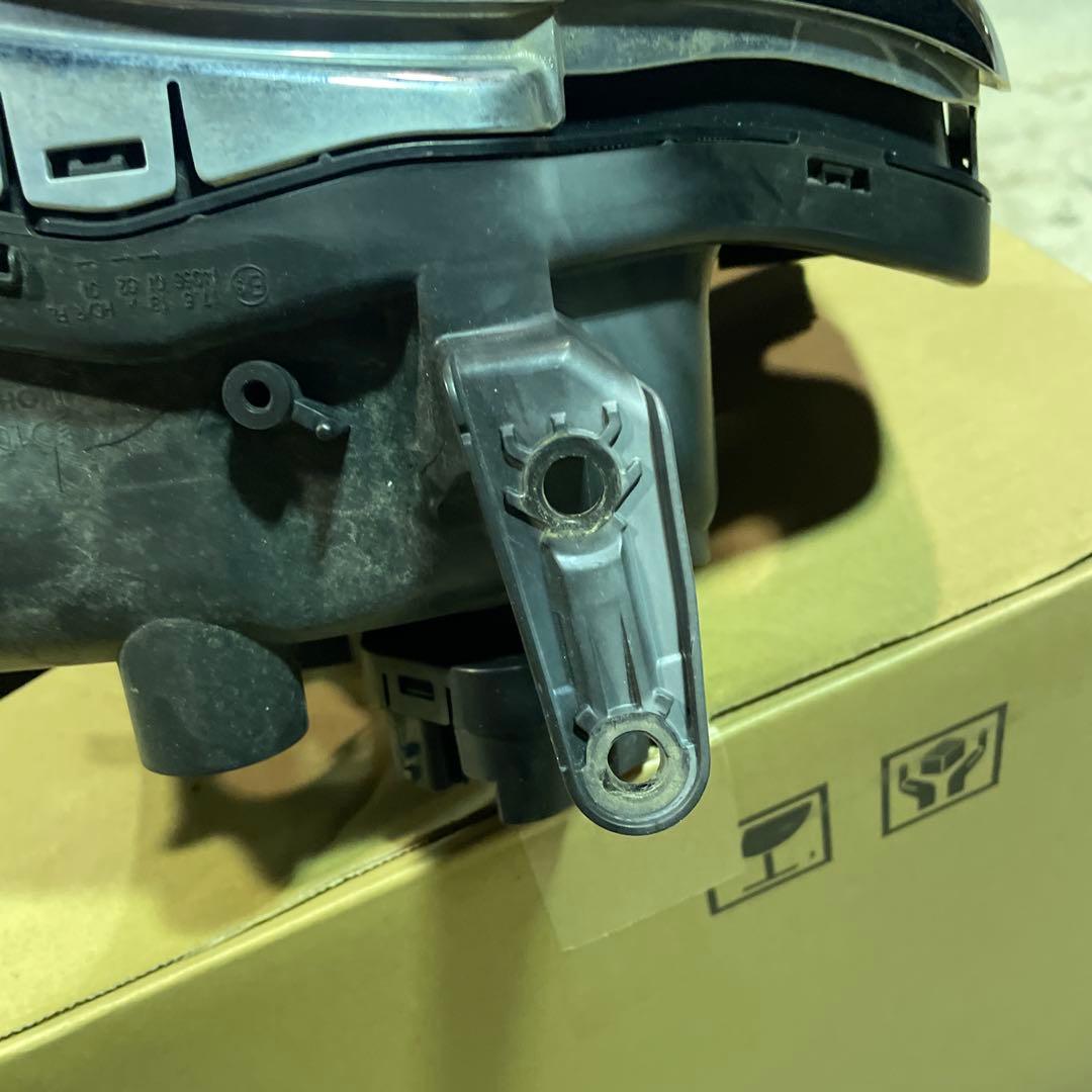 ハスラー　MR31S スズキ純正 右ヘッドライト