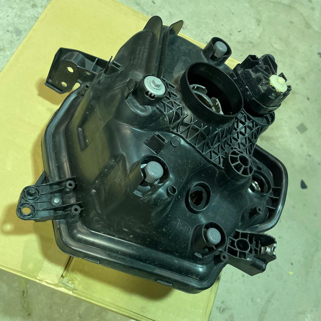 ハスラー　MR31S スズキ純正 右ヘッドライト